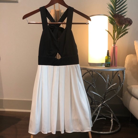 Black & White, Bow Back, Keyhole Cocktail Dress - Picture 3 of 4